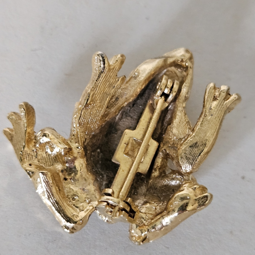 Vintage Gold Tone Faux Pearl Frog Brooch. - Picture 4 of 6